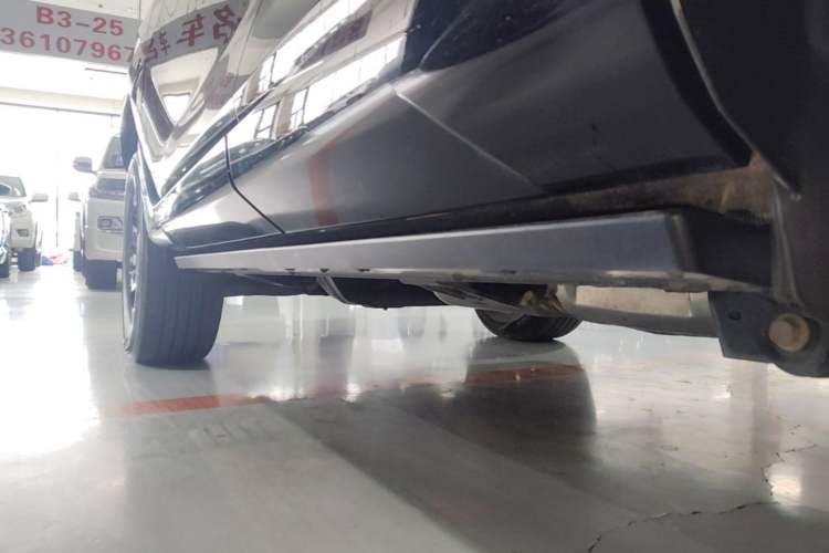 Used Tank 400 New Energy 2024 Hi4-T Off-Road Edition Left Side Sill