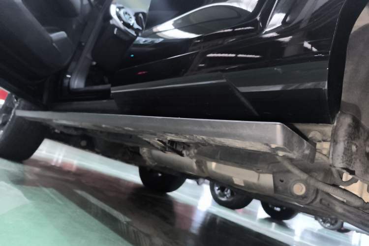 Used Tank 400 New Energy 2024 Hi4-T Off-Road Edition Left Side Sill