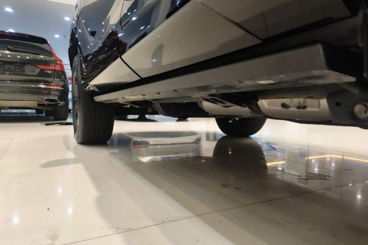 Used Tank 400 New Energy 2024 Hi4-T Off-Road Edition Left Side Sill