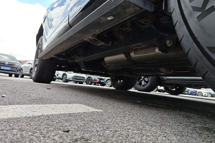 Used Tank 400 New Energy 2024 Hi4-T Off-Road Edition Left Side Sill