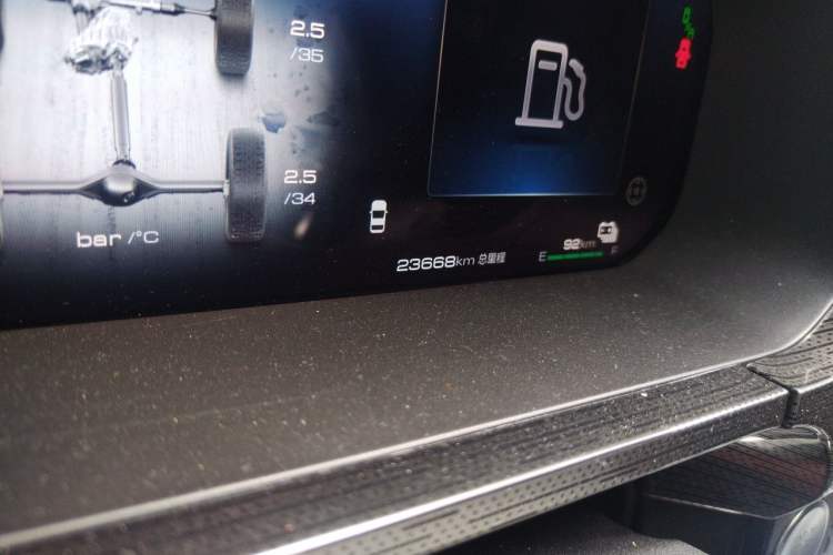 Used Tank 400 New Energy 2024 Hi4-T Off-Road Edition Odometer Close Up