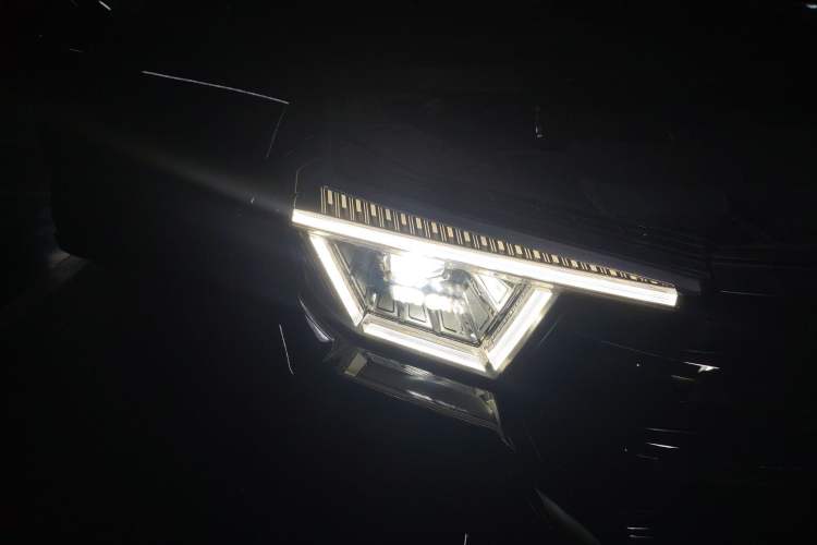Used Tank 400 New Energy 2024 Hi4-T Off-Road Edition Right Front Headlight