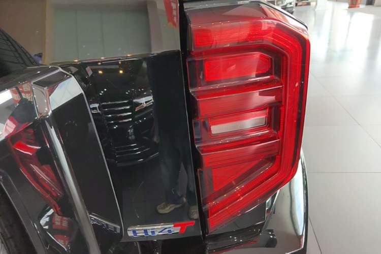 Used Tank 400 New Energy 2024 Hi4-T Off-Road Edition Right Rear Taillight