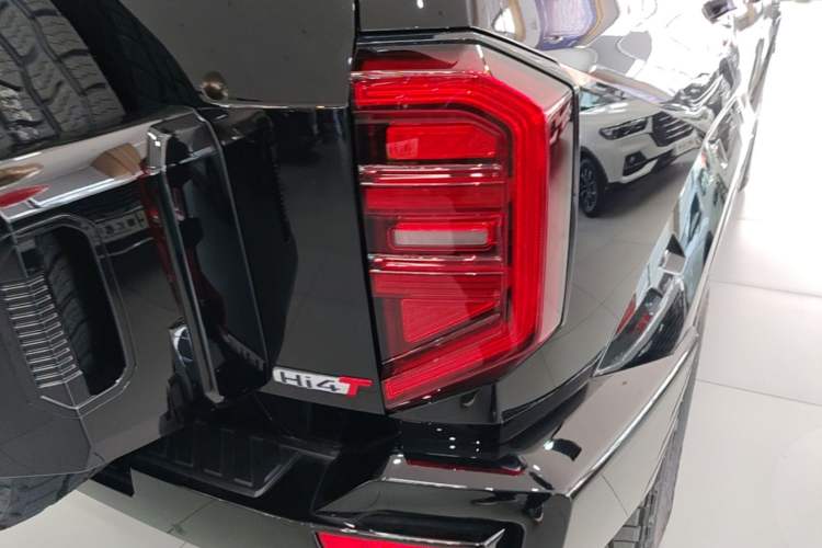 Used Tank 400 New Energy 2024 Hi4-T Off-Road Edition Right Rear Taillight