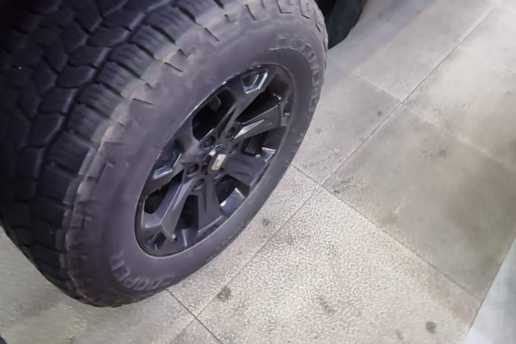 Used Tank 400 New Energy 2024 Hi4-T Off-Road Edition Right Rear Wheel Hub