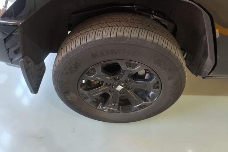 Used Tank 400 New Energy 2024 Hi4-T Off-Road Edition Right Rear Wheel Hub