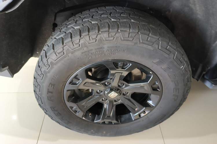 Used Tank 400 New Energy 2024 Hi4-T Off-Road Edition Right Rear Wheel Hub