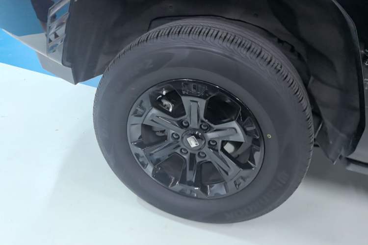 Used Tank 400 New Energy 2024 Hi4-T Off-Road Edition Right Rear Wheel Hub
