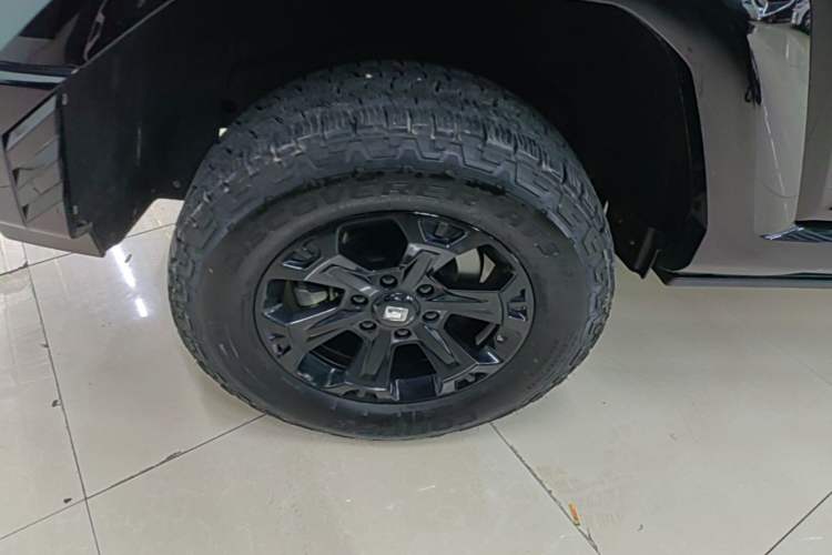 Used Tank 400 New Energy 2024 Hi4-T Off-Road Edition Right Rear Wheel Hub