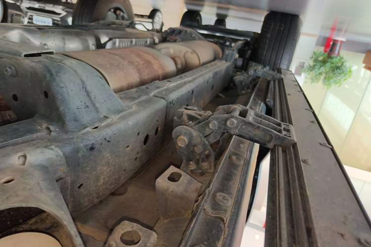 Used Tank 400 New Energy 2024 Hi4-T Off-Road Edition Right Side Sill
