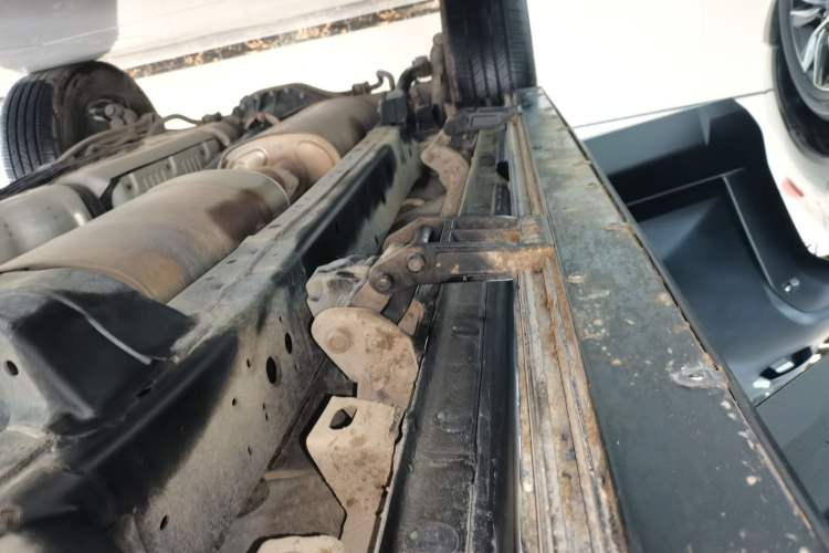 Used Tank 400 New Energy 2024 Hi4-T Off-Road Edition Right Side Sill
