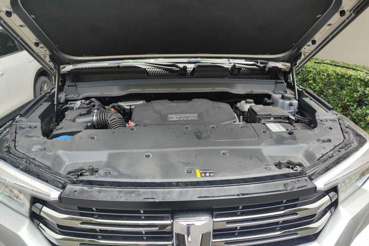 Used Tank 400 New Energy 2024 Hi4-T Off-Road Edition Engine Bay