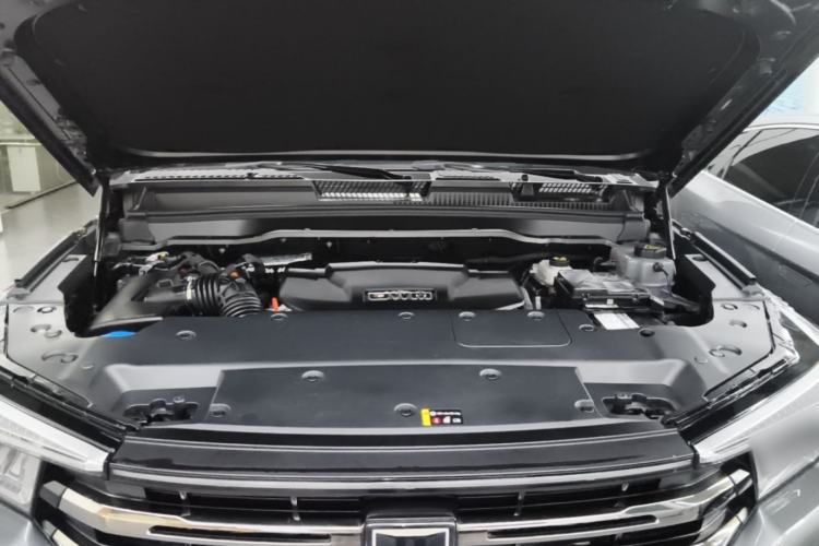 Used Tank 400 New Energy 2024 Hi4-T Off-Road Edition Engine Bay