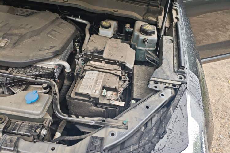 Used Tank 400 New Energy 2024 Hi4-T Off-Road Edition Engine Bay Left