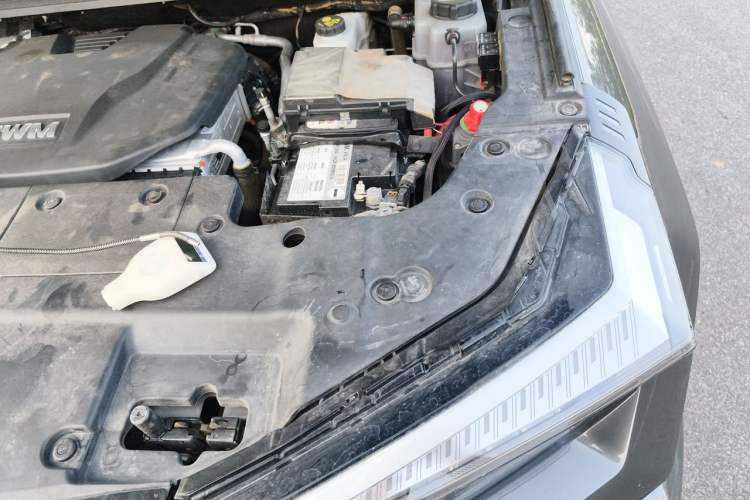 Used Tank 400 New Energy 2024 Hi4-T Off-Road Edition Engine Bay Left