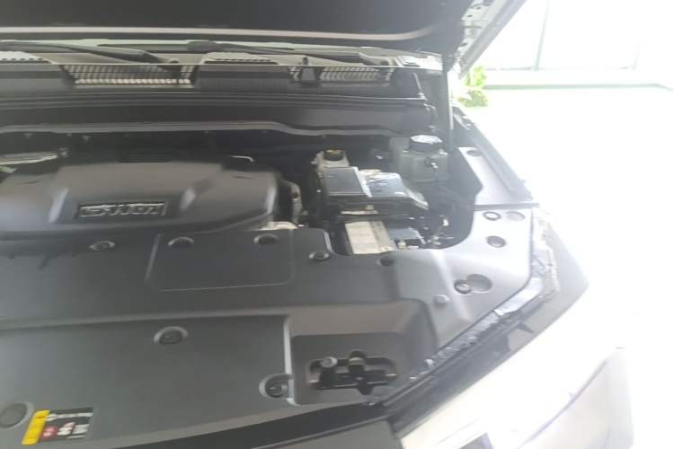 Used Tank 400 New Energy 2024 Hi4-T City Edition Engine Bay Left