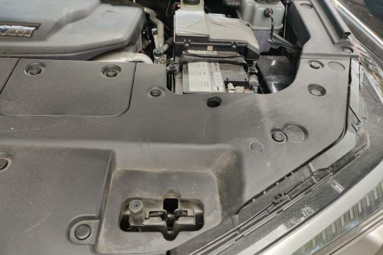 Used Tank 400 New Energy 2024 Hi4-T City Edition Engine Bay Left