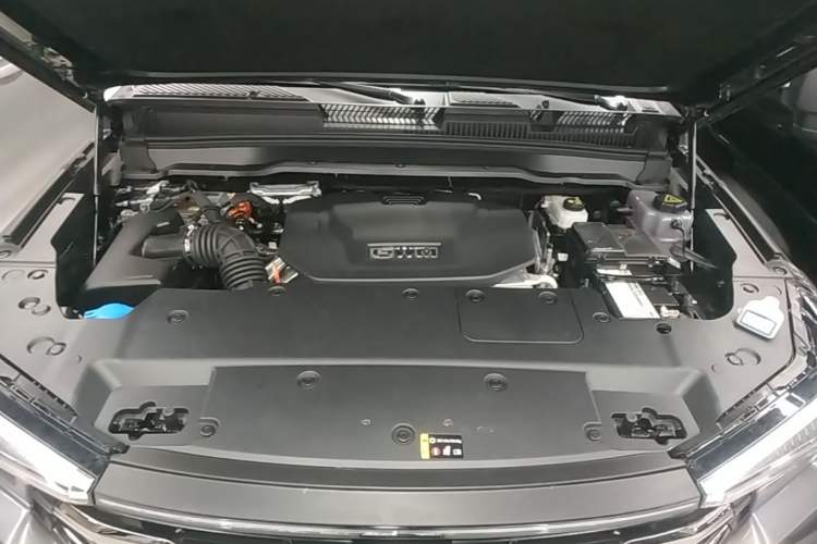 Used Tank 400 New Energy 2024 Hi4-T Off-Road Edition Engine Bay