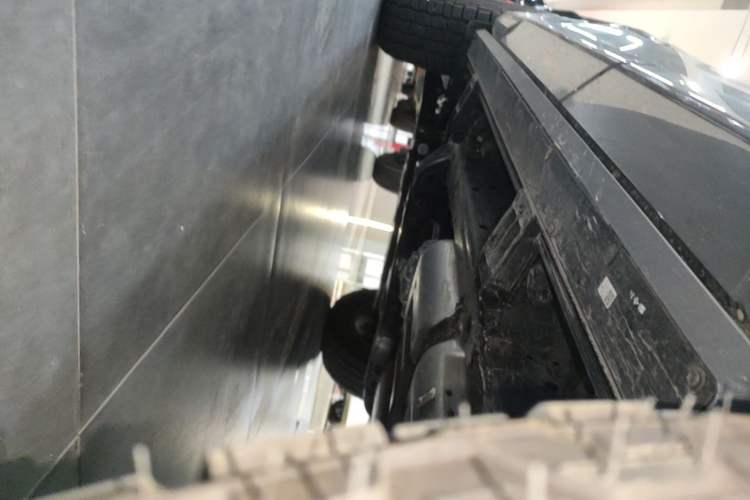 Used Tank 400 New Energy 2024 Hi4-T Off-Road Edition Left Side Sill
