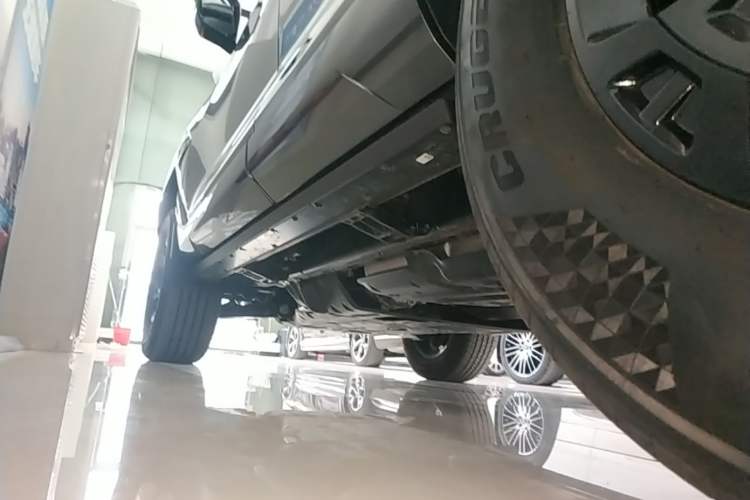 Used Tank 400 New Energy 2024 Hi4-T Off-Road Edition Left Side Sill