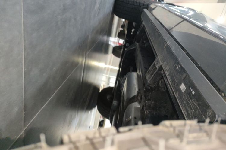 Used Tank 400 New Energy 2024 Hi4-T Off-Road Edition Left Side Sill