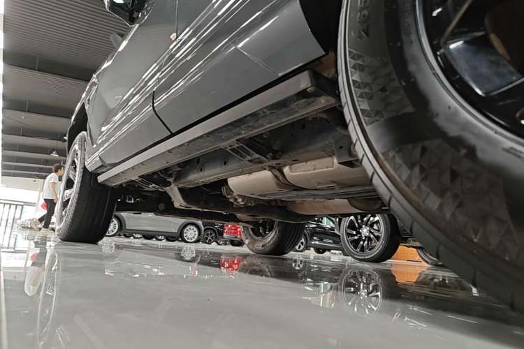 Used Tank 400 New Energy 2024 Hi4-T Off-Road Edition Left Side Sill