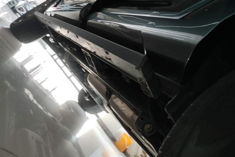 Used Tank 400 New Energy 2024 Hi4-T Off-Road Edition Left Side Sill