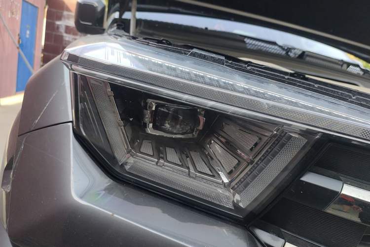 Used Tank 400 New Energy 2024 Hi4-T Off-Road Edition Right Front Headlight