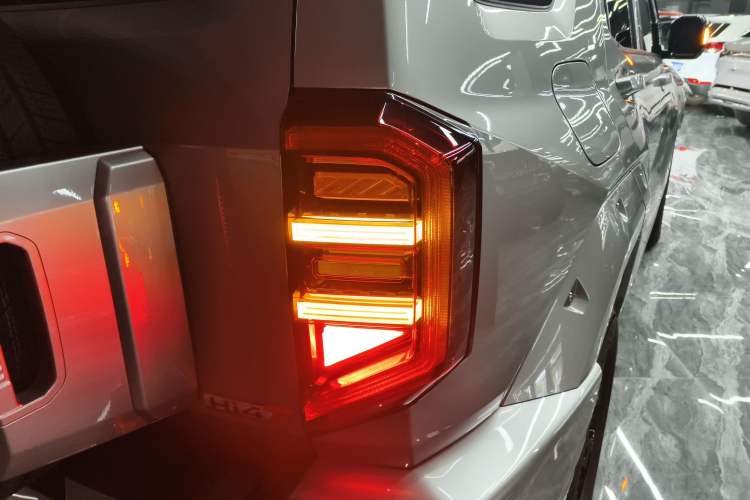 Used Tank 400 New Energy 2024 Hi4-T Off-Road Edition Right Rear Taillight