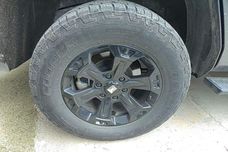 Used Tank 400 New Energy 2024 Hi4-T Off-Road Edition Right Rear Wheel Hub