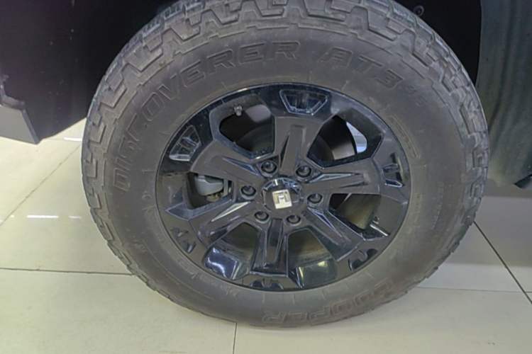 Used Tank 400 New Energy 2024 Hi4-T Off-Road Edition Right Rear Wheel Hub