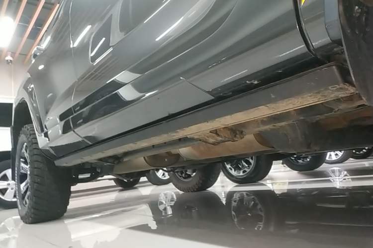 Used Tank 400 New Energy 2024 Hi4-T Off-Road Edition Right Side Sill