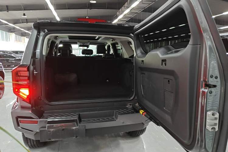 Used Tank 400 New Energy 2024 Hi4-T Off-Road Edition Trunk