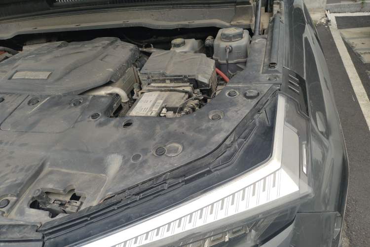Used Tank 400 New Energy 2024 Hi4-T Off-Road Edition Engine Bay Left