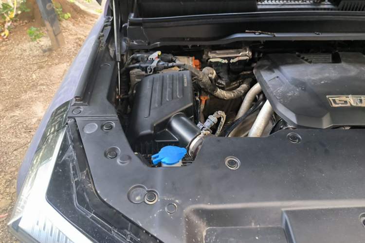 Used Tank 400 New Energy 2024 Hi4-T Off-Road Edition Engine Bay Right