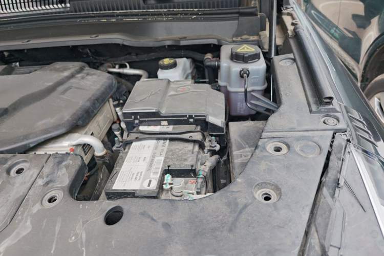Used Tank 400 New Energy 2024 Hi4-T Off-Road Edition Engine Bay Left