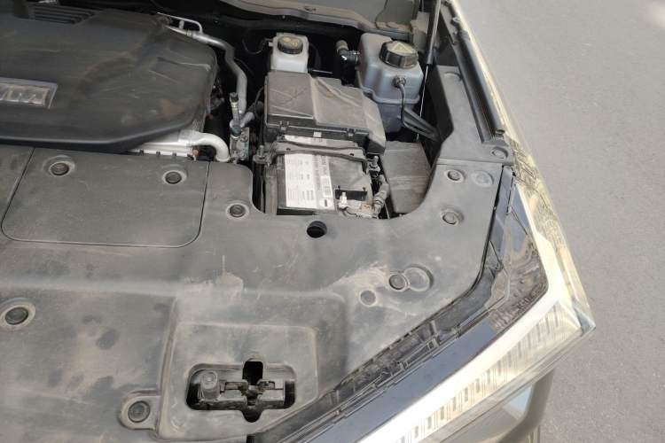 Used Tank 400 New Energy 2024 Hi4-T City Edition Engine Bay Left