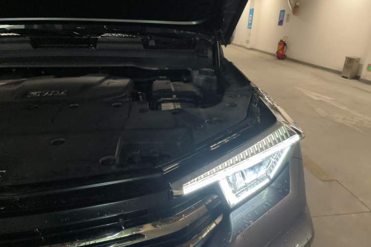Used Tank 400 New Energy 2024 Hi4-T Off-Road Edition Engine Bay Left