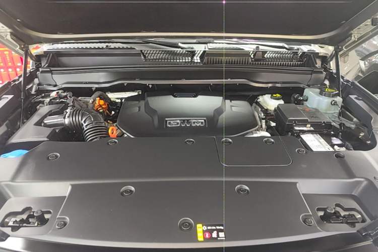 Used Tank 400 New Energy 2024 Hi4-T Off-Road Edition Engine Bay