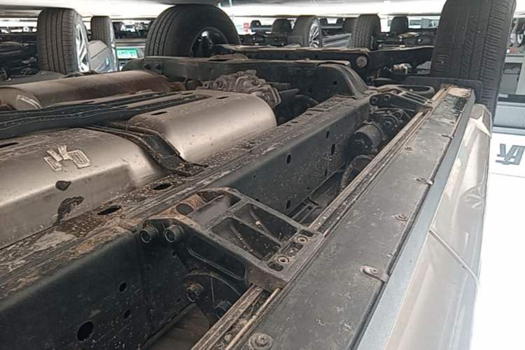Used Tank 400 New Energy 2024 Hi4-T Off-Road Edition Left Side Sill
