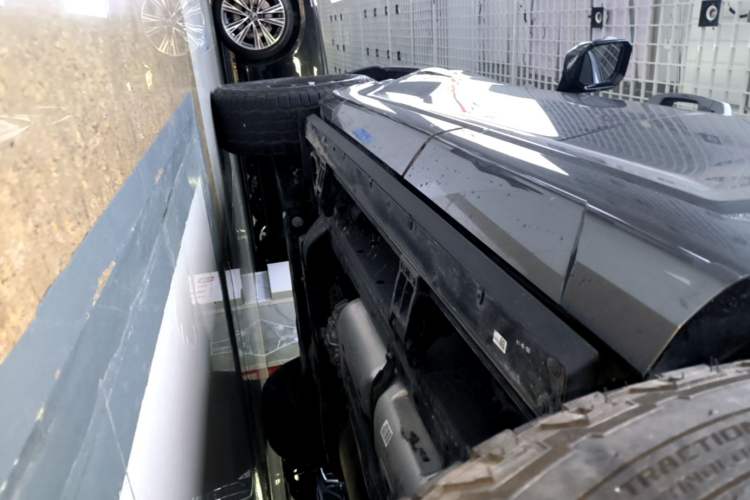 Used Tank 400 New Energy 2024 Hi4-T City Edition Left Side Sill