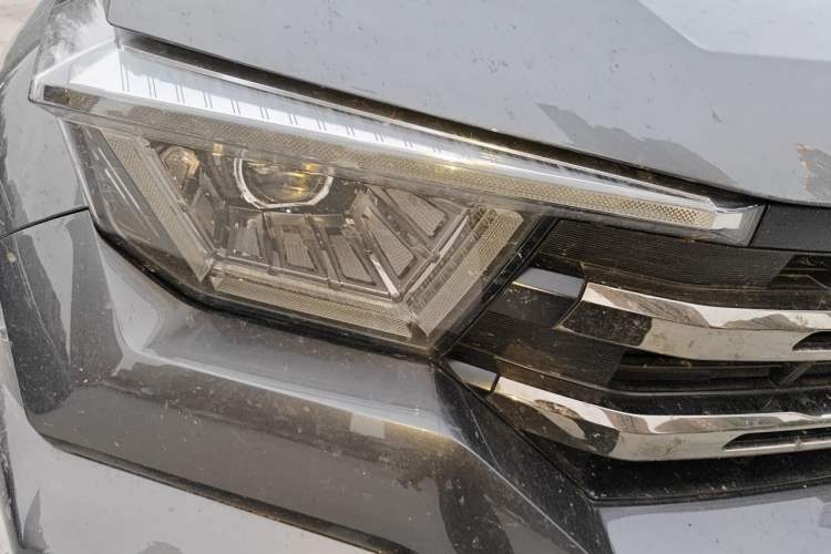 Used Tank 400 New Energy 2024 Hi4-T Off-Road Edition Right Front Headlight