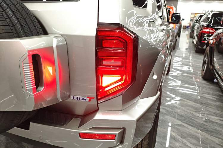 Used Tank 400 New Energy 2024 Hi4-T Off-Road Edition Right Rear Taillight