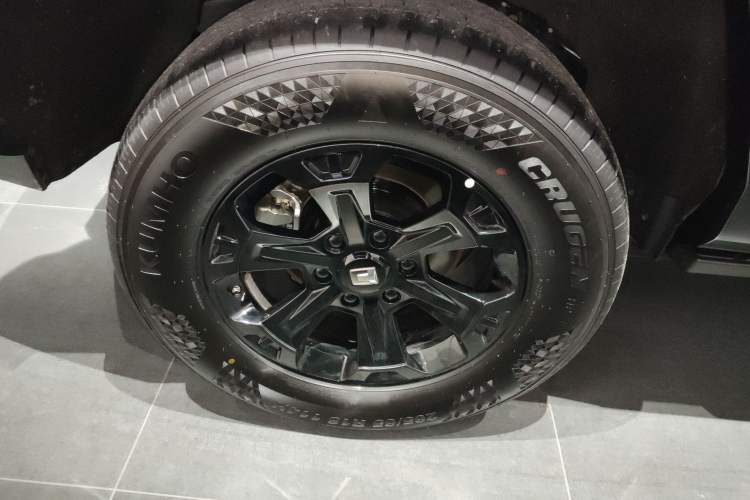 Used Tank 400 New Energy 2024 Hi4-T Off-Road Edition Right Rear Wheel Hub