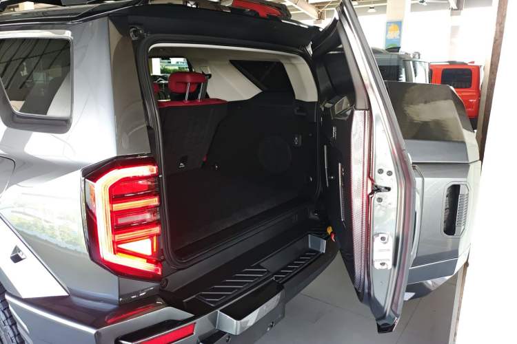 Used Tank 400 New Energy 2024 Hi4-T Off-Road Edition Trunk