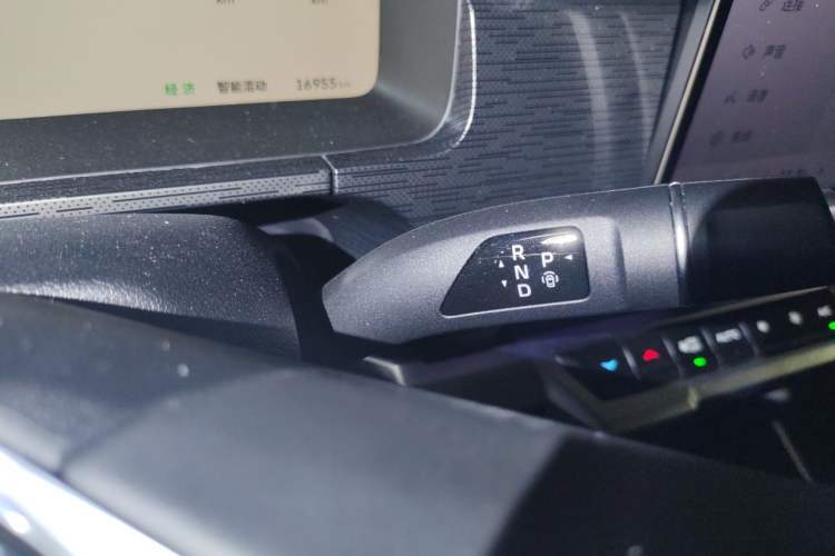 Used Tank 400 New Energy 2026 Model—Hi4-Z Smart Enjoyment Version Gear Lever