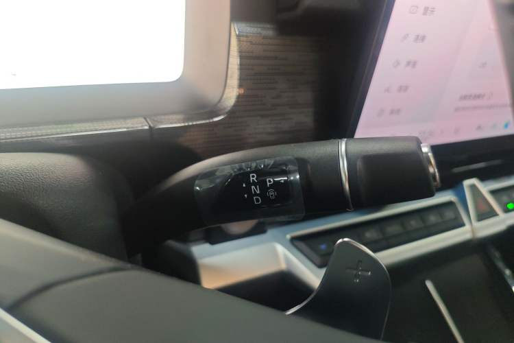 Used Tank 400 New Energy 2026 Model—Hi4-T Smart Enjoyment Version Gear Lever