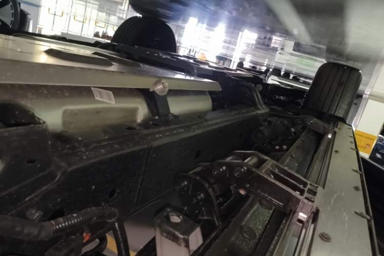 Used Tank 400 New Energy 2026 Model—Hi4-T Left Side Sill