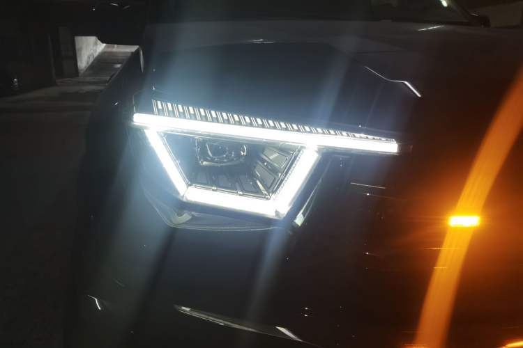 Used Tank 400 New Energy 2026 Model—Hi4-T Smart Enjoyment Version Right Front Headlight
