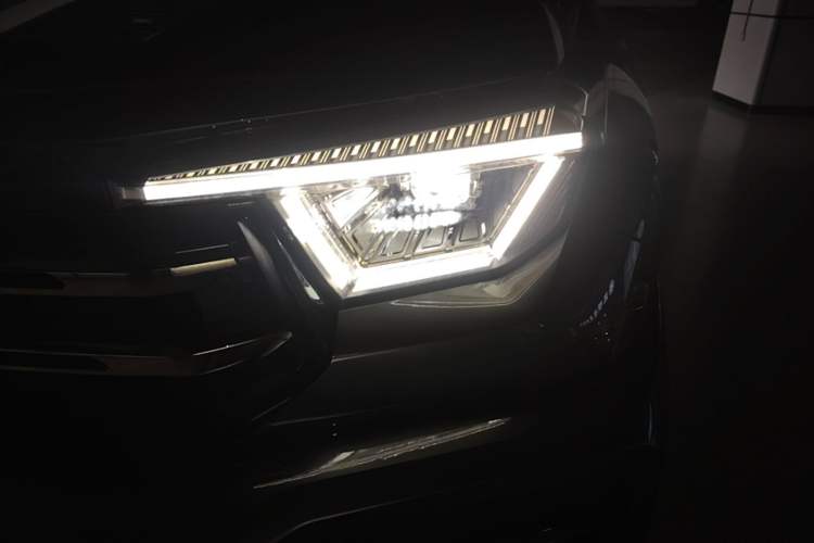 Used Tank 400 New Energy 2026 Model—Hi4-Z Smart Enjoyment Version Left Front Headlight